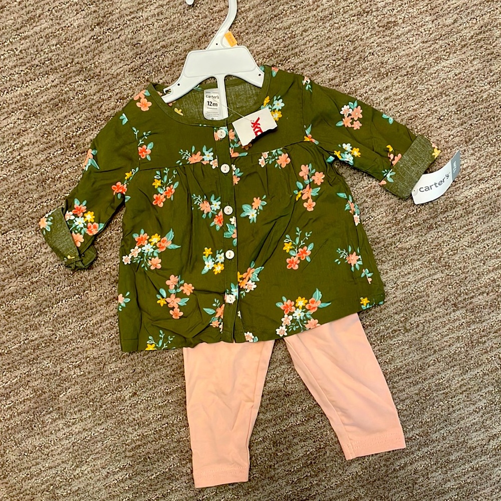 Brand new Carters 12 month set.